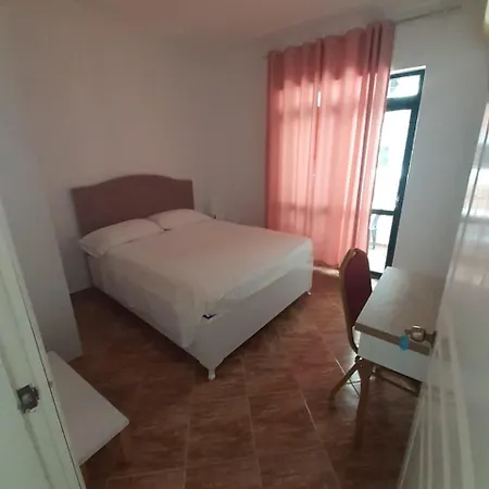 Villa-hotel Ludianna * Golem (Tirana)